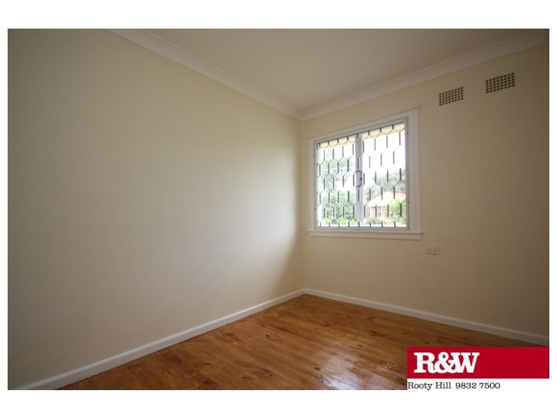 33 Melanesia Avenue, Lethbridge Park NSW 2770