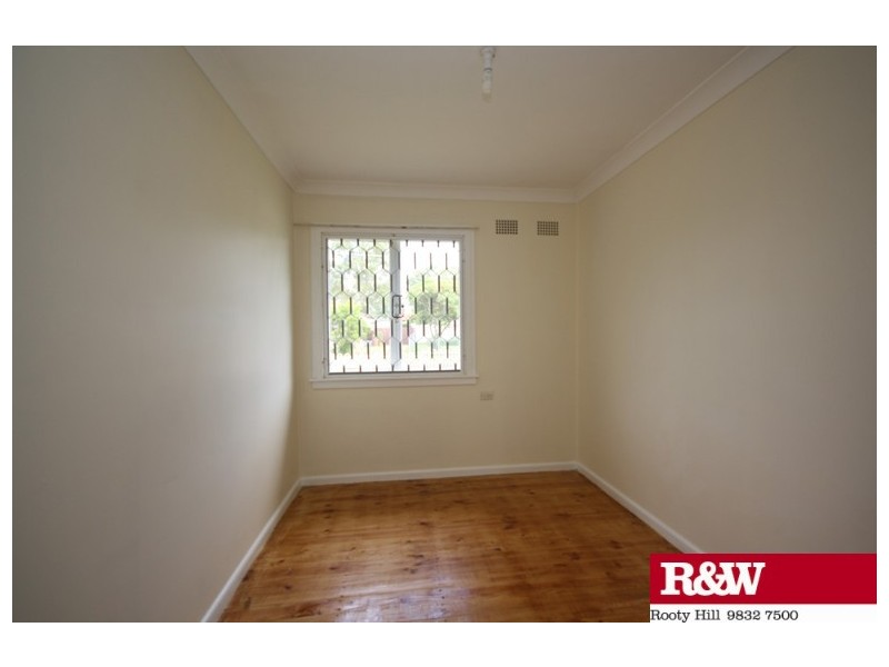 33 Melanesia Avenue, Lethbridge Park NSW 2770