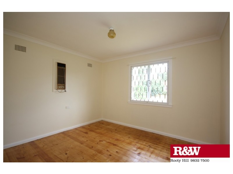 33 Melanesia Avenue, Lethbridge Park NSW 2770