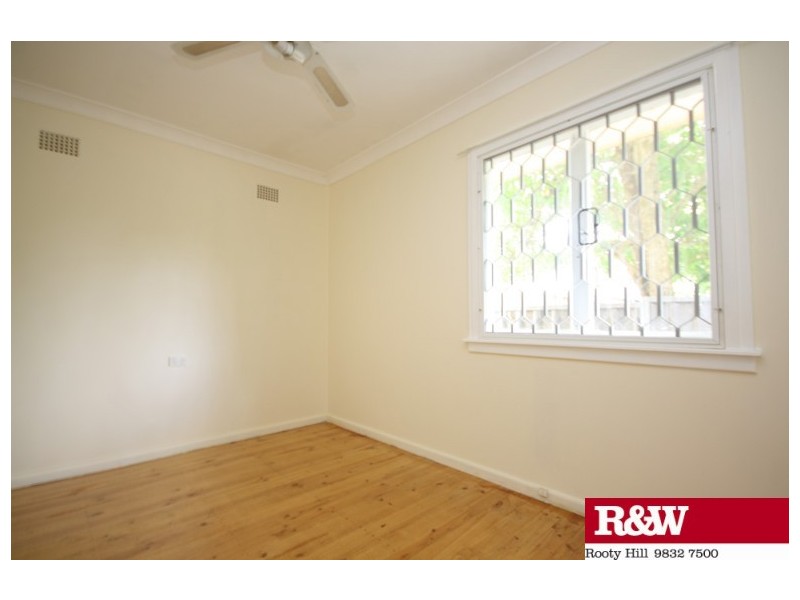 33 Melanesia Avenue, Lethbridge Park NSW 2770