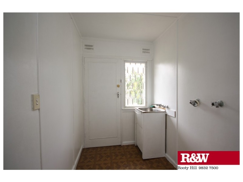 33 Melanesia Avenue, Lethbridge Park NSW 2770