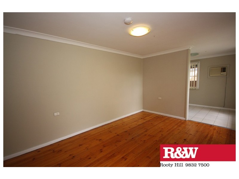 39 Lingayen Avenue, Lethbridge Park NSW 2770