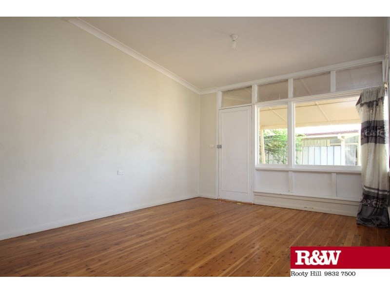 184 Woodstock Avenue, Whalan NSW 2770