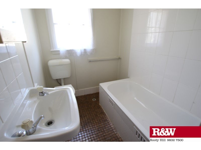 184 Woodstock Avenue, Whalan NSW 2770