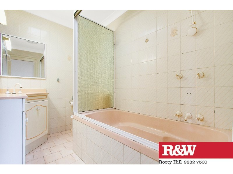 10 Finisterre Avenue, Whalan NSW 2770