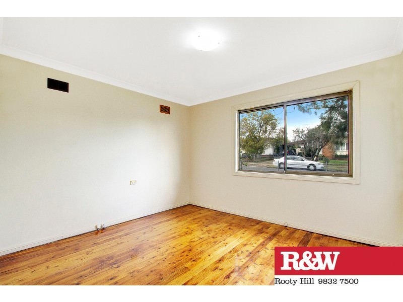 10 Finisterre Avenue, Whalan NSW 2770