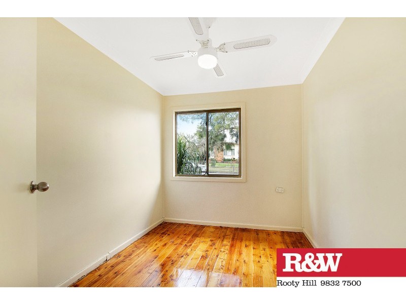 10 Finisterre Avenue, Whalan NSW 2770