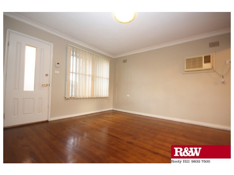 No 8 Waitaki Crescent, Lethbridge Park NSW 2770