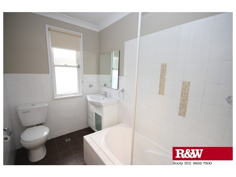 No 8 Waitaki Crescent, Lethbridge Park NSW 2770