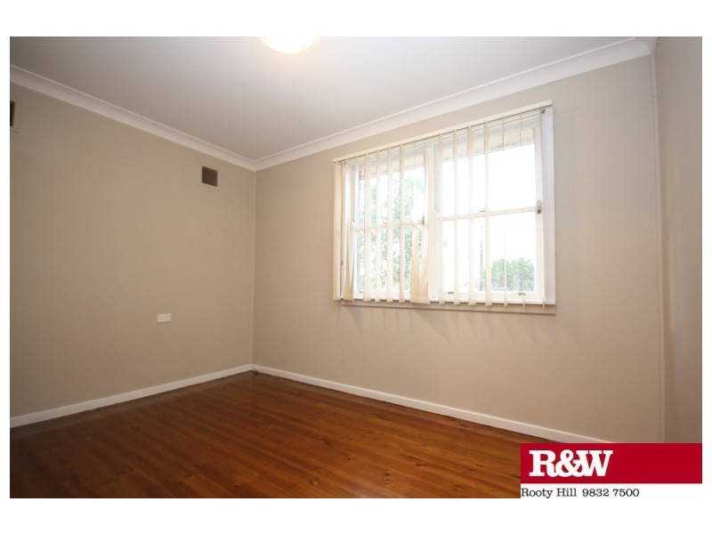 No 8 Waitaki Crescent, Lethbridge Park NSW 2770