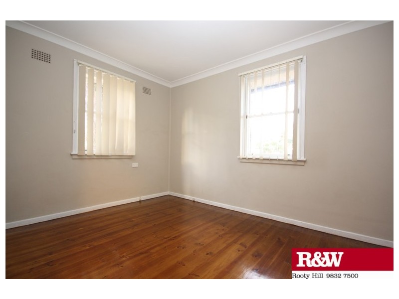 No 8 Waitaki Crescent, Lethbridge Park NSW 2770