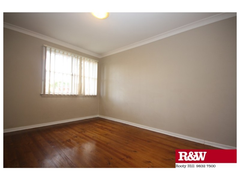 No 8 Waitaki Crescent, Lethbridge Park NSW 2770