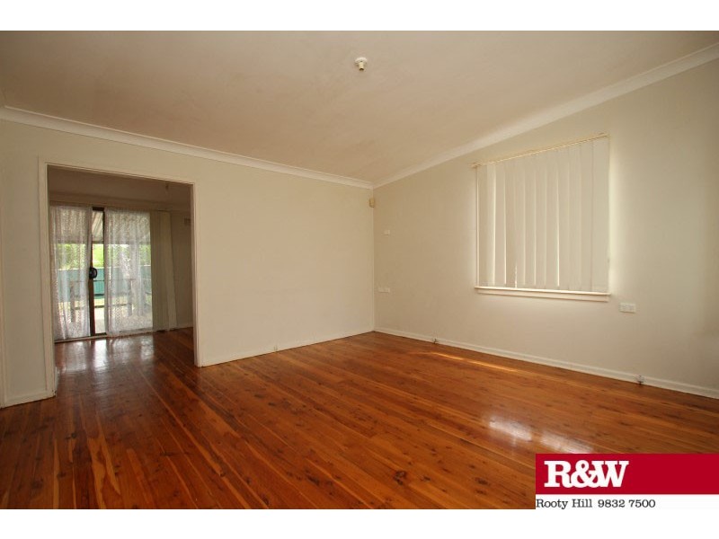 19 Wangaroa Avenue, Lethbridge Park NSW 2770