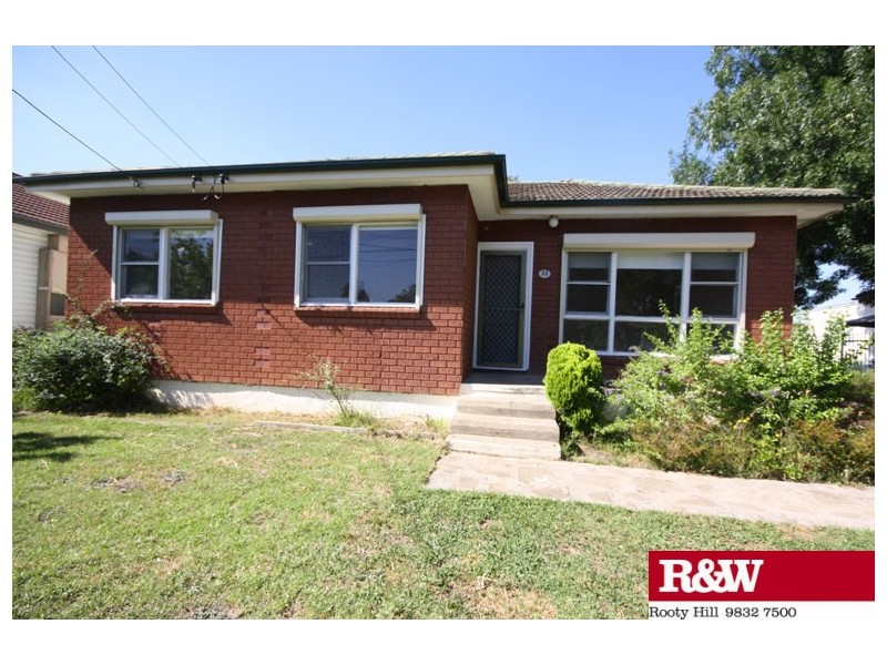 32 Woodview Road, Oxley Park NSW 2760