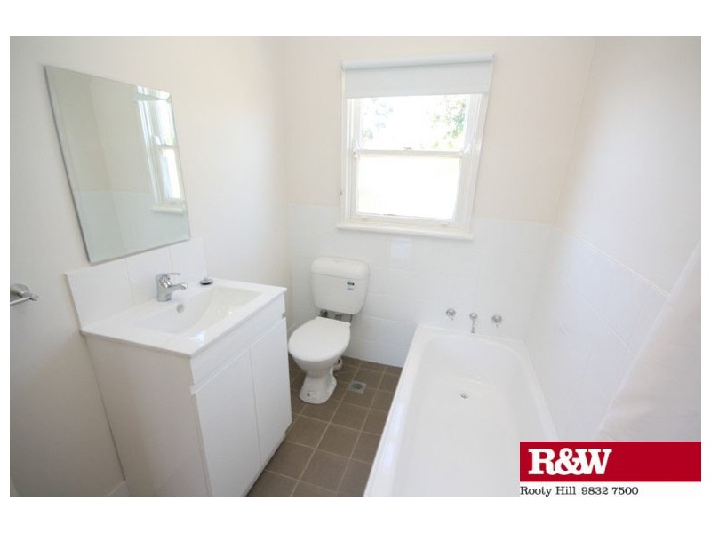 32 Woodview Road, Oxley Park NSW 2760