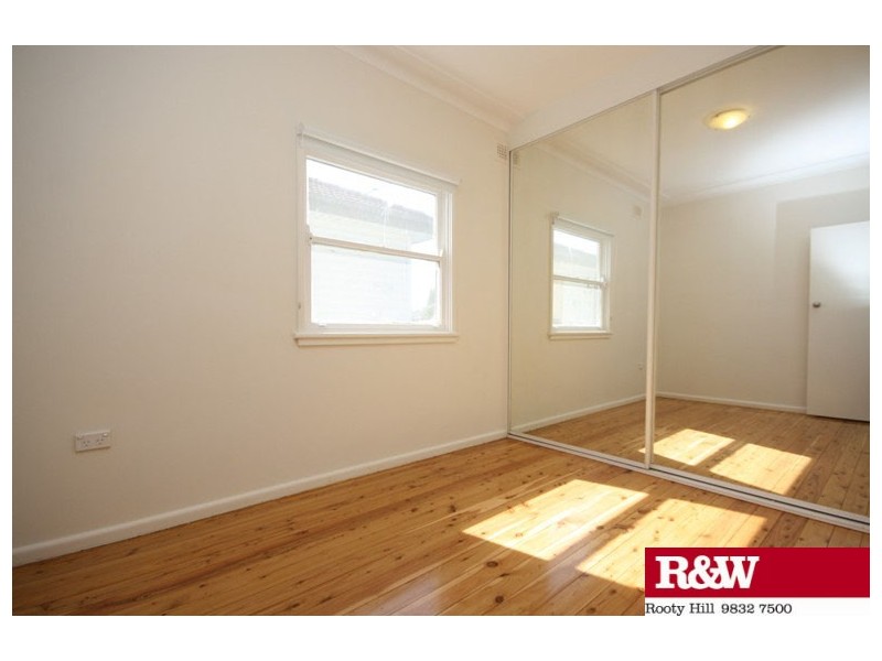 32 Woodview Road, Oxley Park NSW 2760