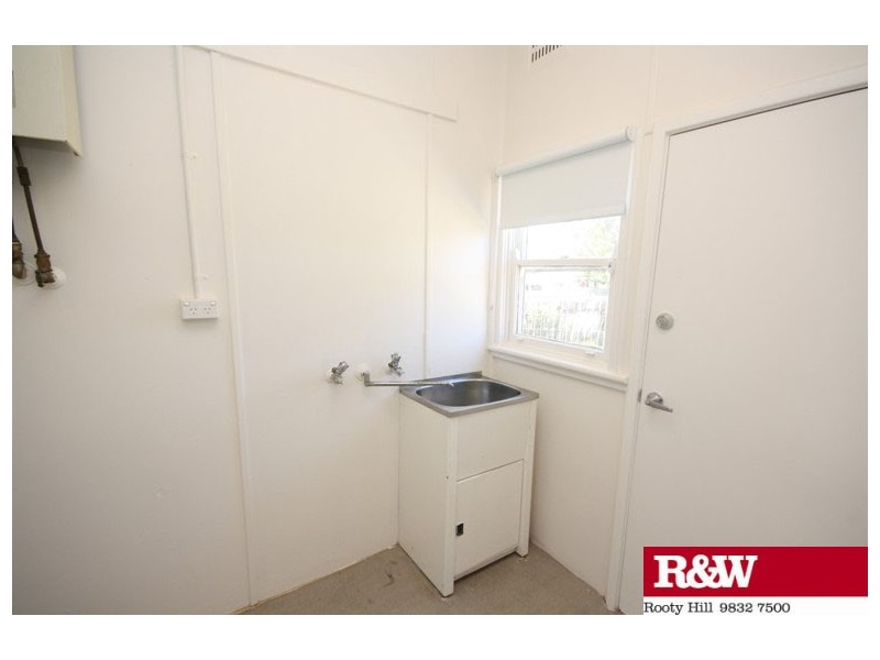 32 Woodview Road, Oxley Park NSW 2760