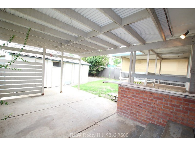 1 Mendana Street, Lethbridge Park NSW 2770