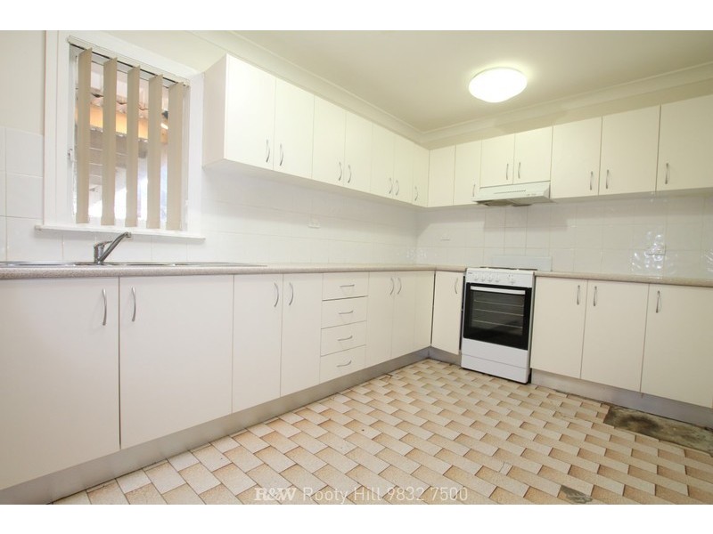 1 Mendana Street, Lethbridge Park NSW 2770