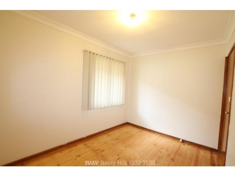 1 Mendana Street, Lethbridge Park NSW 2770