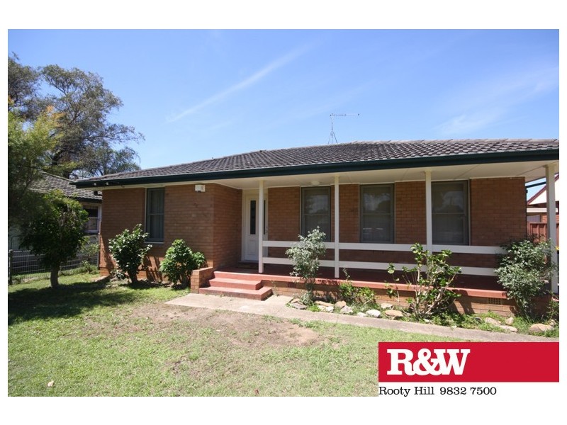 5 Lingayen Avenue, Lethbridge Park NSW 2770