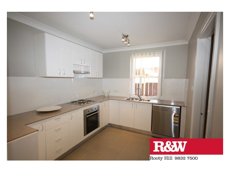5 Lingayen Avenue, Lethbridge Park NSW 2770