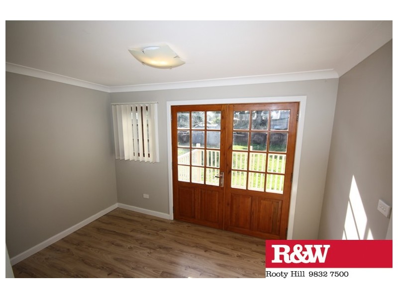 5 Lingayen Avenue, Lethbridge Park NSW 2770