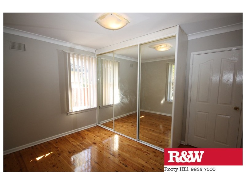 5 Lingayen Avenue, Lethbridge Park NSW 2770