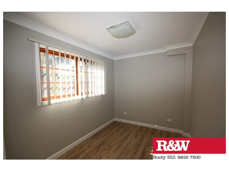 5 Lingayen Avenue, Lethbridge Park NSW 2770