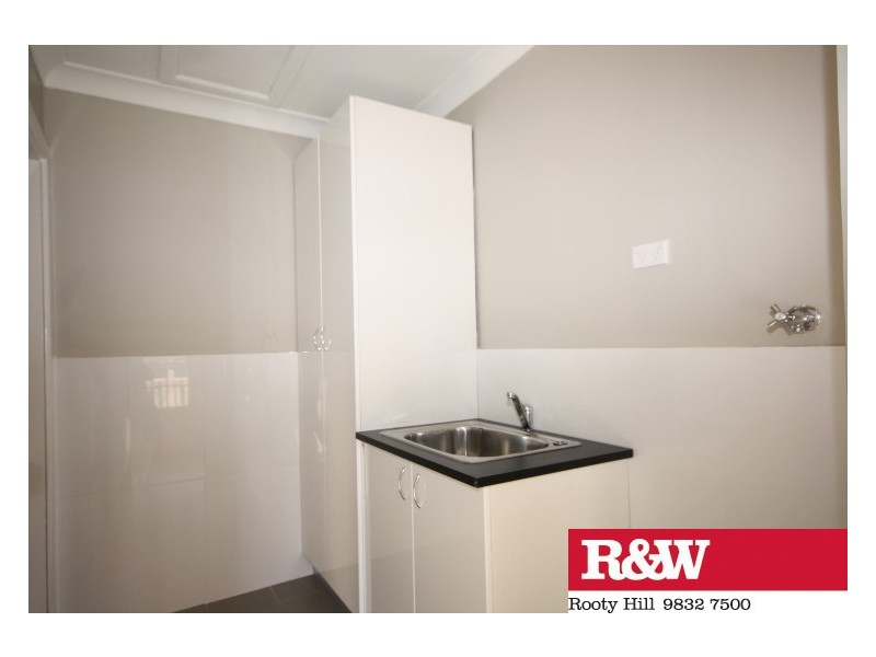 5 Lingayen Avenue, Lethbridge Park NSW 2770