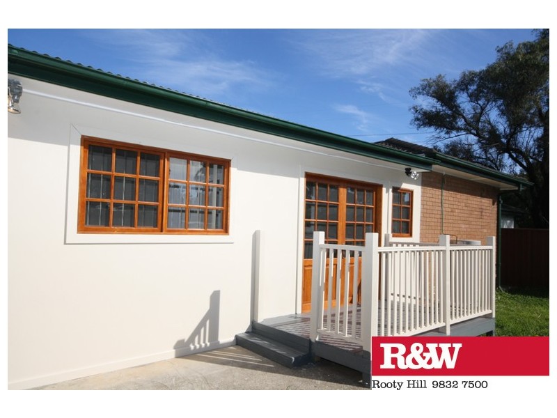 5 Lingayen Avenue, Lethbridge Park NSW 2770