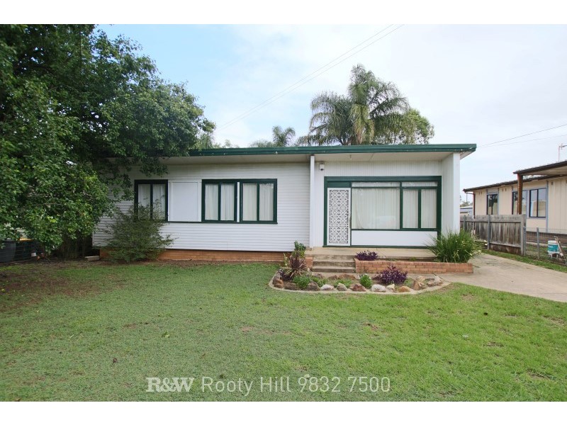 19 Wangaroa Crescent, Lethbridge Park NSW 2770