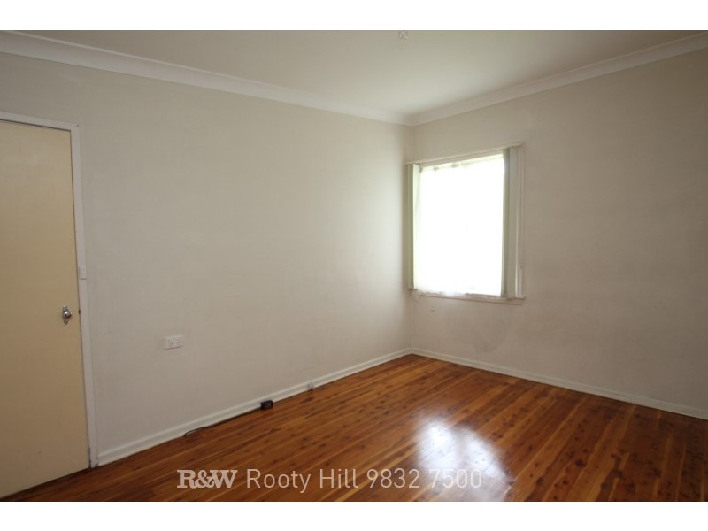 19 Wangaroa Crescent, Lethbridge Park NSW 2770