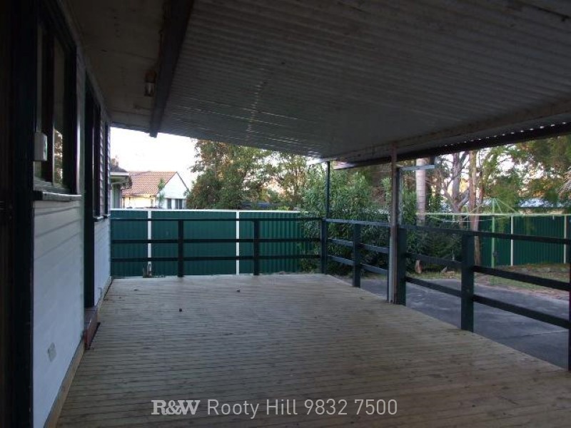 19 Wangaroa Crescent, Lethbridge Park NSW 2770