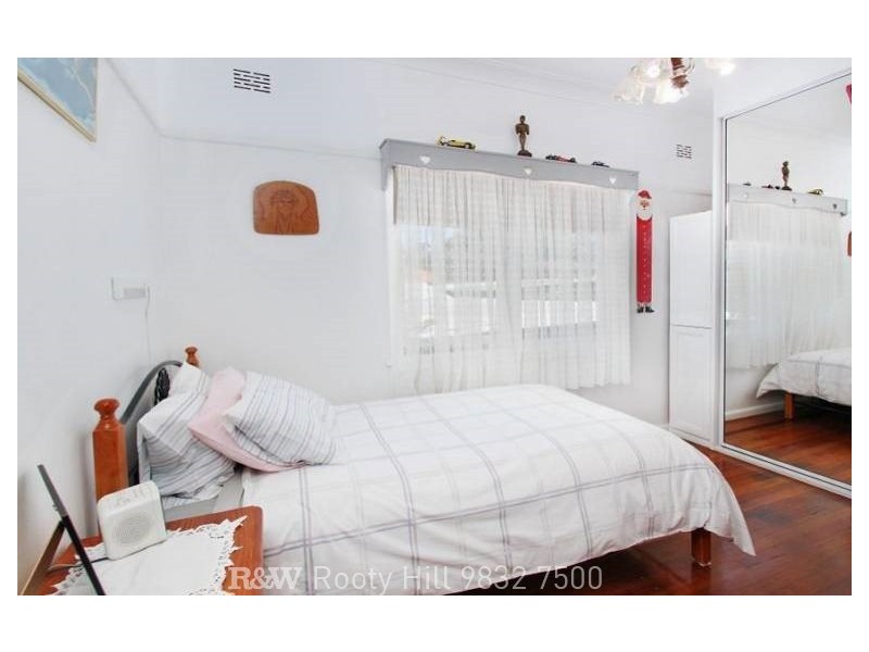 7 Dina Beth Avenue, Blacktown NSW 2148