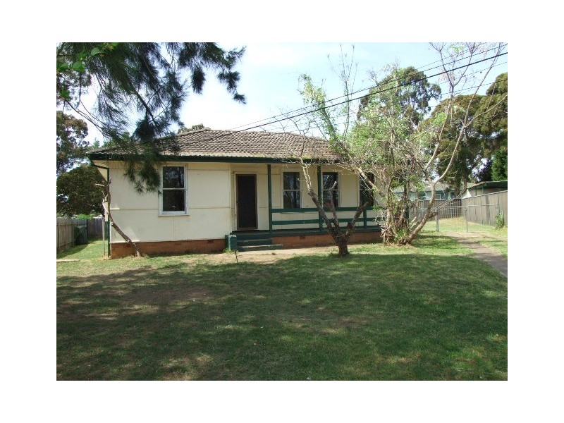 5 TONGA PLACE, Lethbridge Park NSW 2770