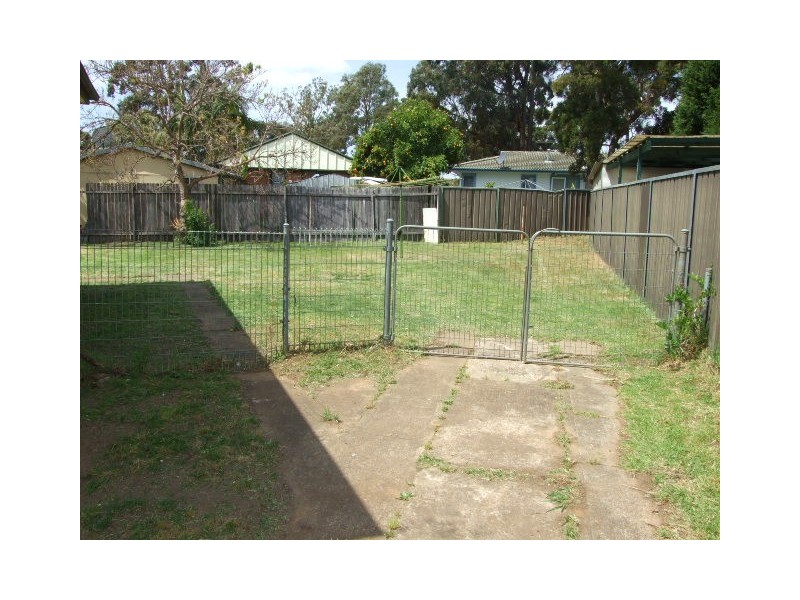 5 TONGA PLACE, Lethbridge Park NSW 2770