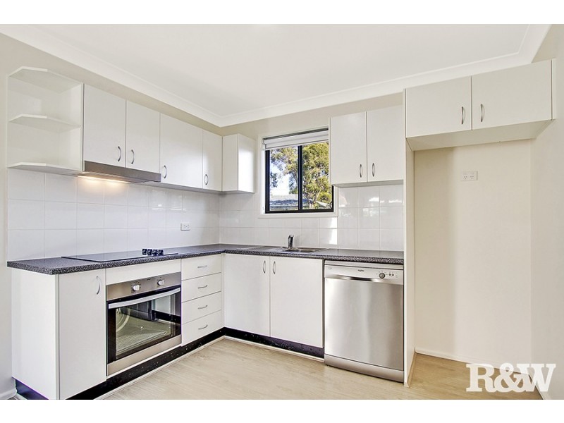 32A Marquesa Crescent, Lethbridge Park NSW 2770
