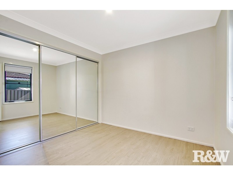 32A Marquesa Crescent, Lethbridge Park NSW 2770