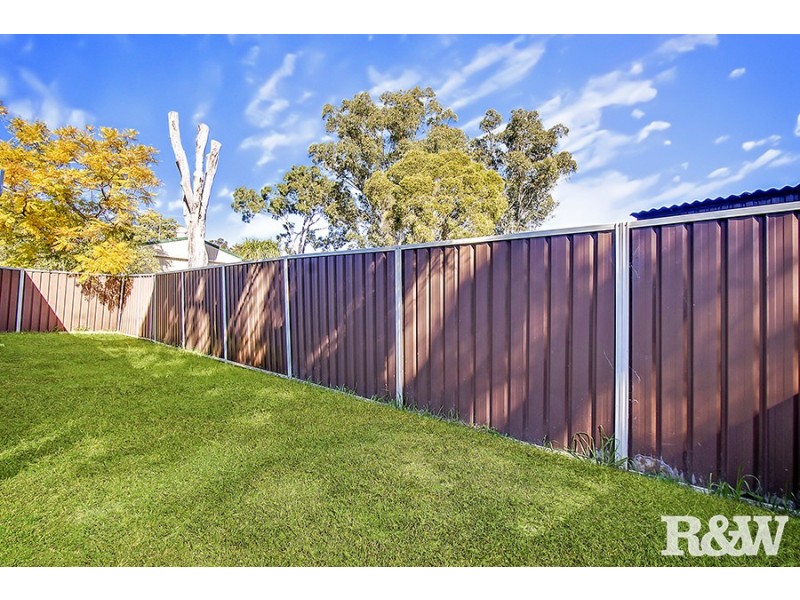 32A Marquesa Crescent, Lethbridge Park NSW 2770