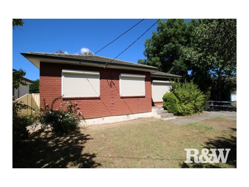 32 Woodview Road, Oxley Park NSW 2760