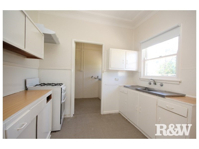 32 Woodview Road, Oxley Park NSW 2760