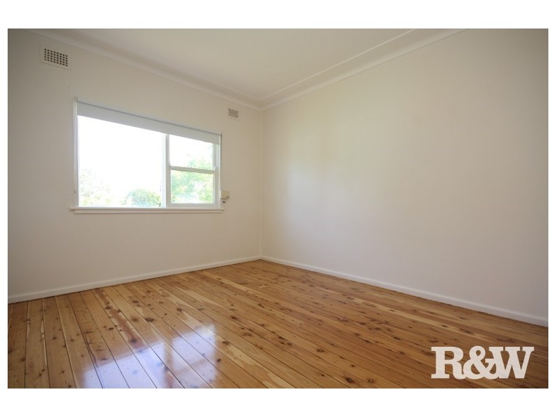 32 Woodview Road, Oxley Park NSW 2760