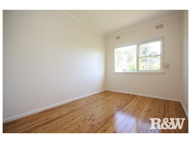 32 Woodview Road, Oxley Park NSW 2760