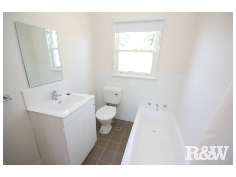 32 Woodview Road, Oxley Park NSW 2760