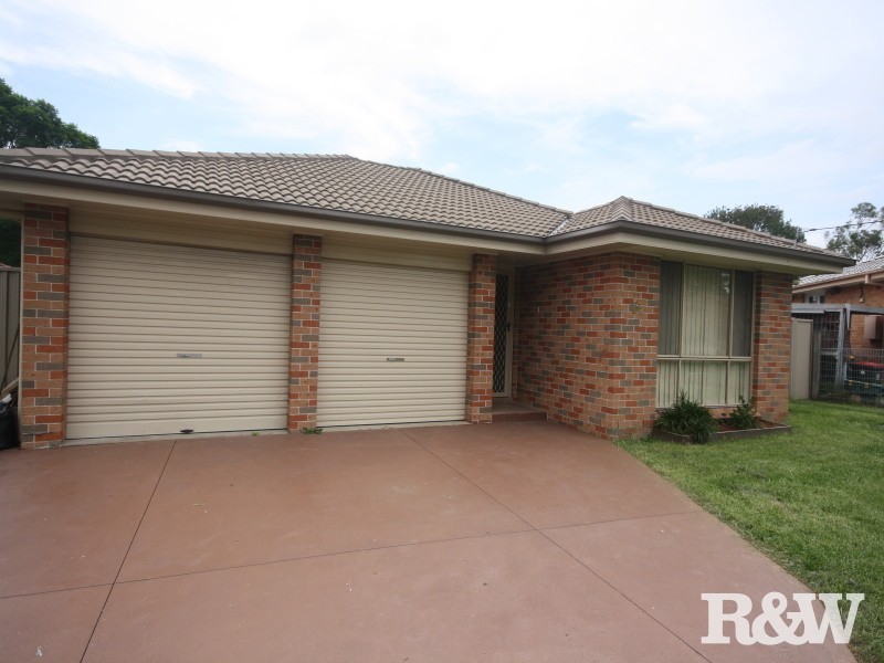 24 Lang Crescent, Blackett NSW 2770