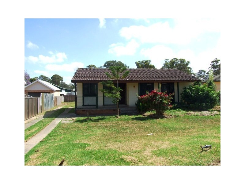 39 PITCAIRN AVENUE, Lethbridge Park NSW 2770