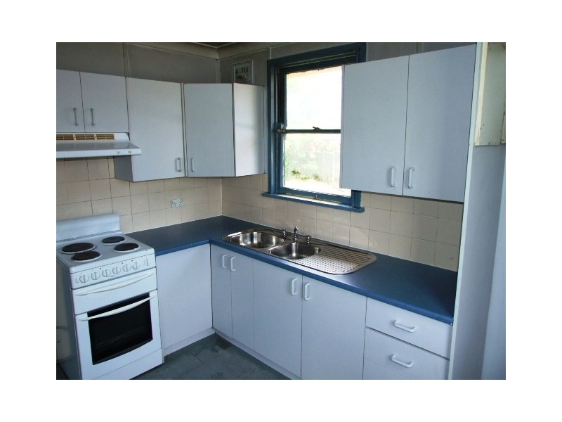 24 TAHITI AVENUE, Lethbridge Park NSW 2770