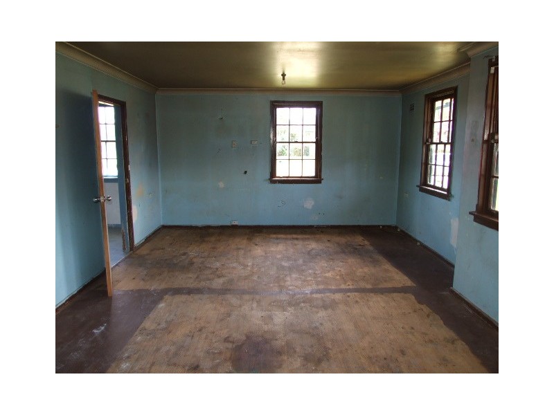 24 TAHITI AVENUE, Lethbridge Park NSW 2770