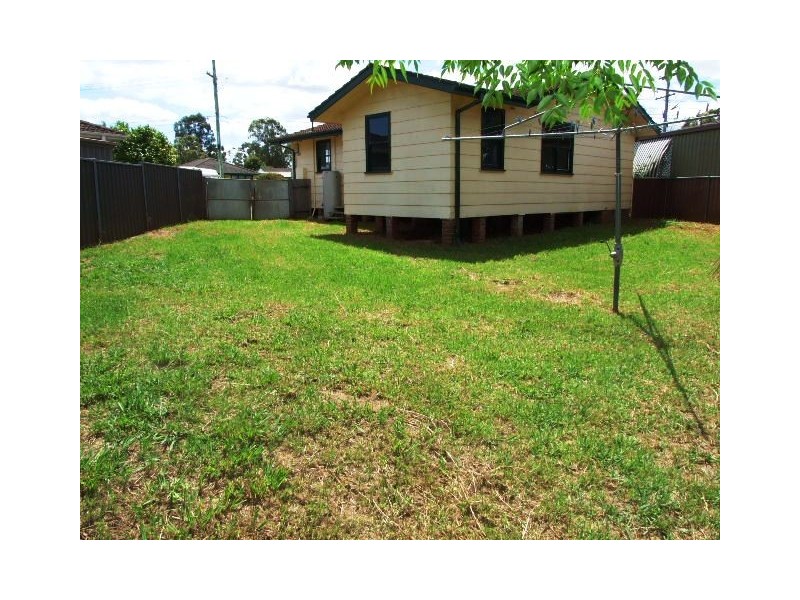 24 TAHITI AVENUE, Lethbridge Park NSW 2770